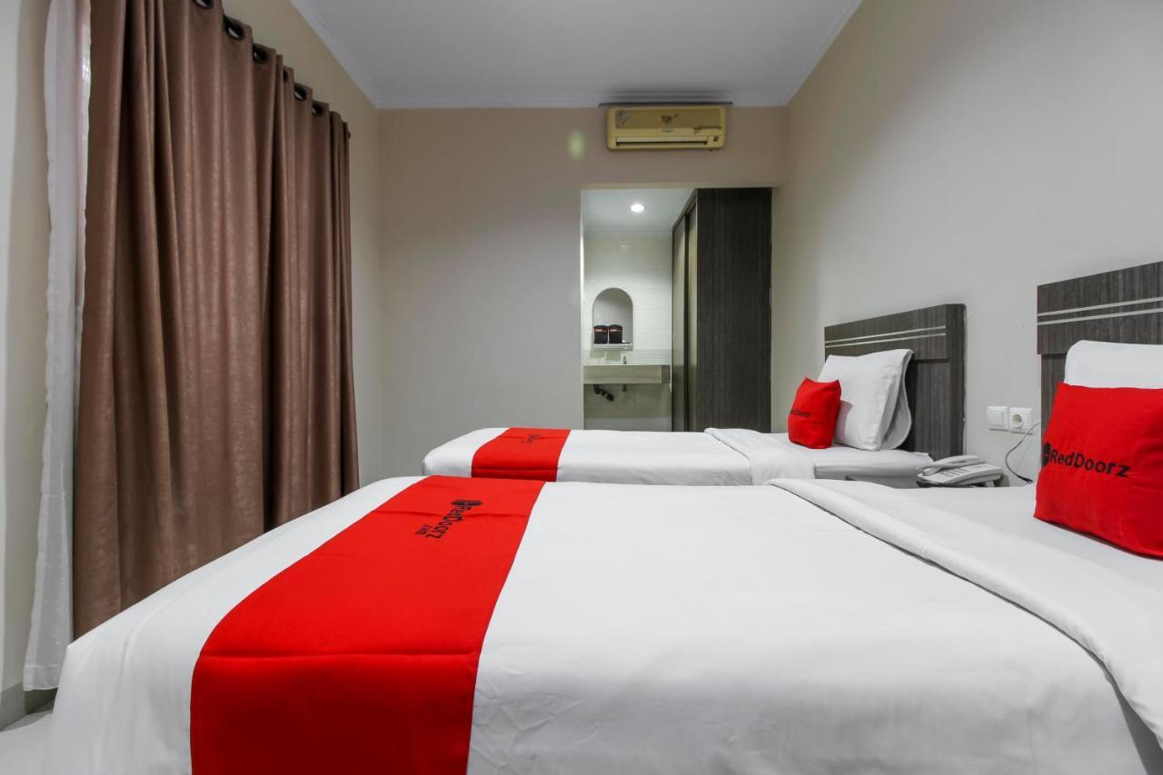 Reddoorz Plus Syariah @ Jalan Sriwijaya Medan Luaran gambar