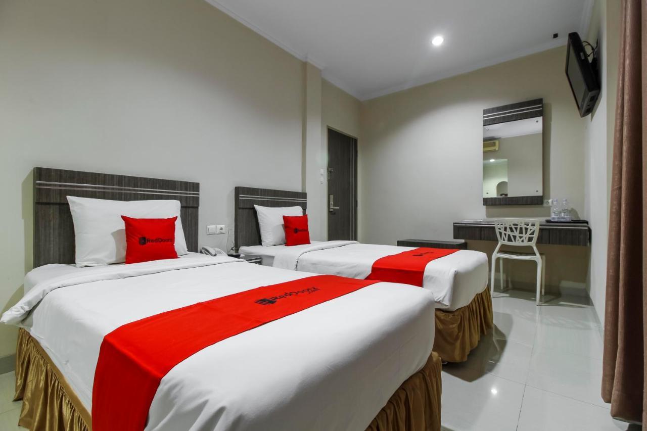 Reddoorz Plus Syariah @ Jalan Sriwijaya Medan Luaran gambar